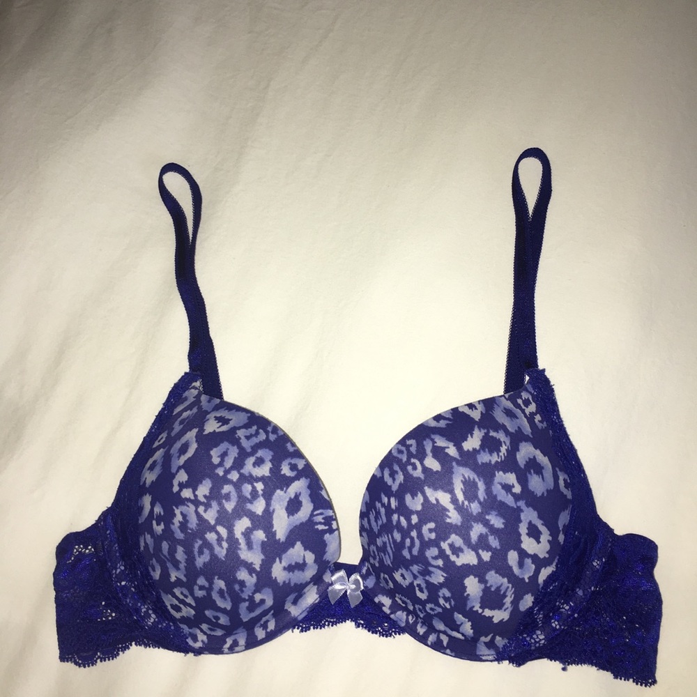Blue leopard print Victoria’s Secret bra💙💙